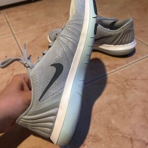 Nike Light Gray Running Shoes